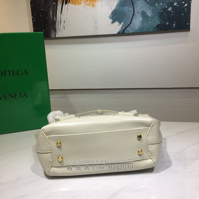 Bottega veneta高端女包 96009s小號 寶緹嘉Arco33油蠟牛皮包 BV經典款蝙蝠包手提包  gxz1239
